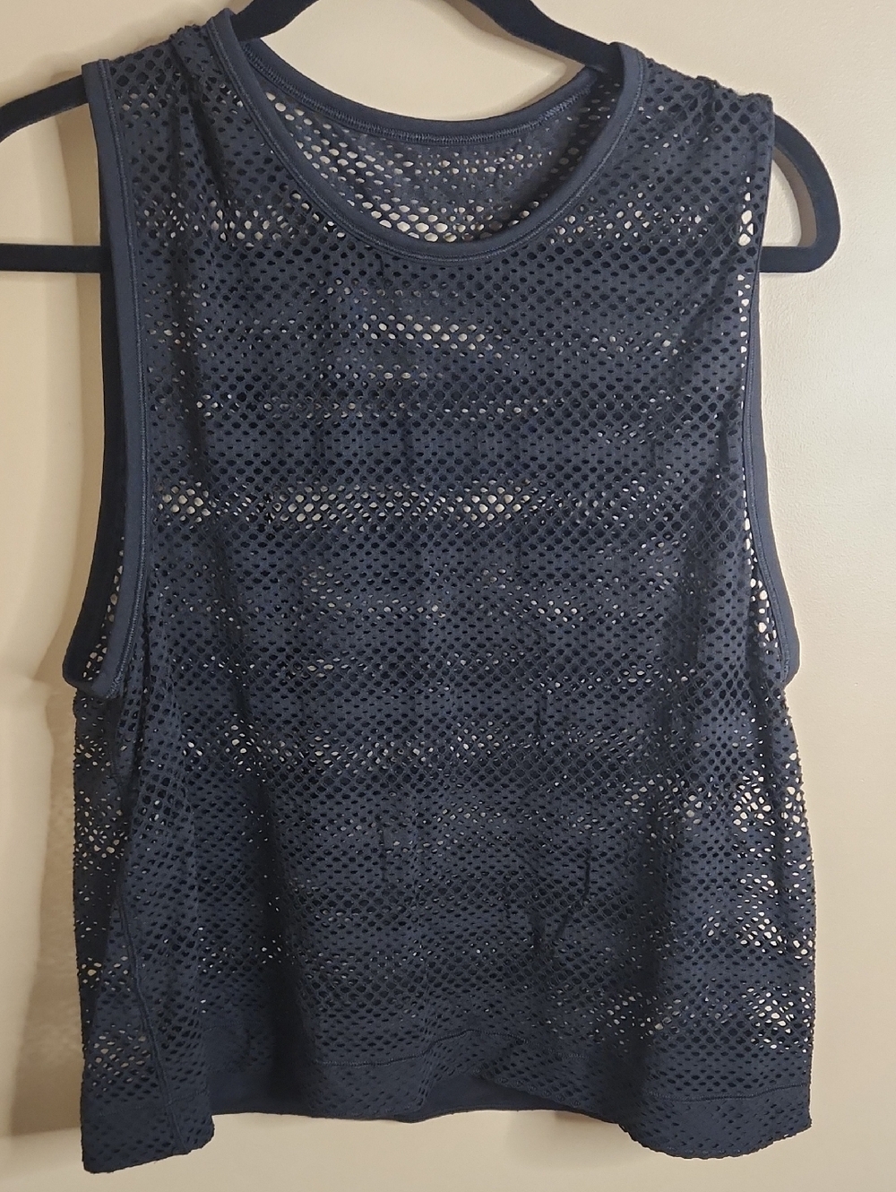 Lululemon Sweat Your Heart Out Tank in Black. Size Est. 6/8.  #W1AHYS